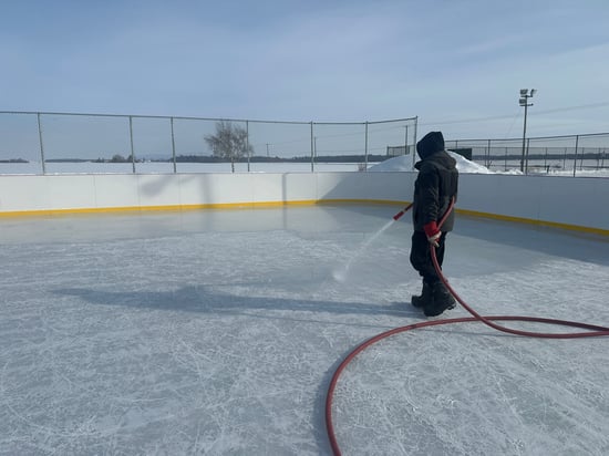 Arrosage-patinoire-exterieur-ville-municipalite-MultiPSI-Devidoir-Enrouleur
