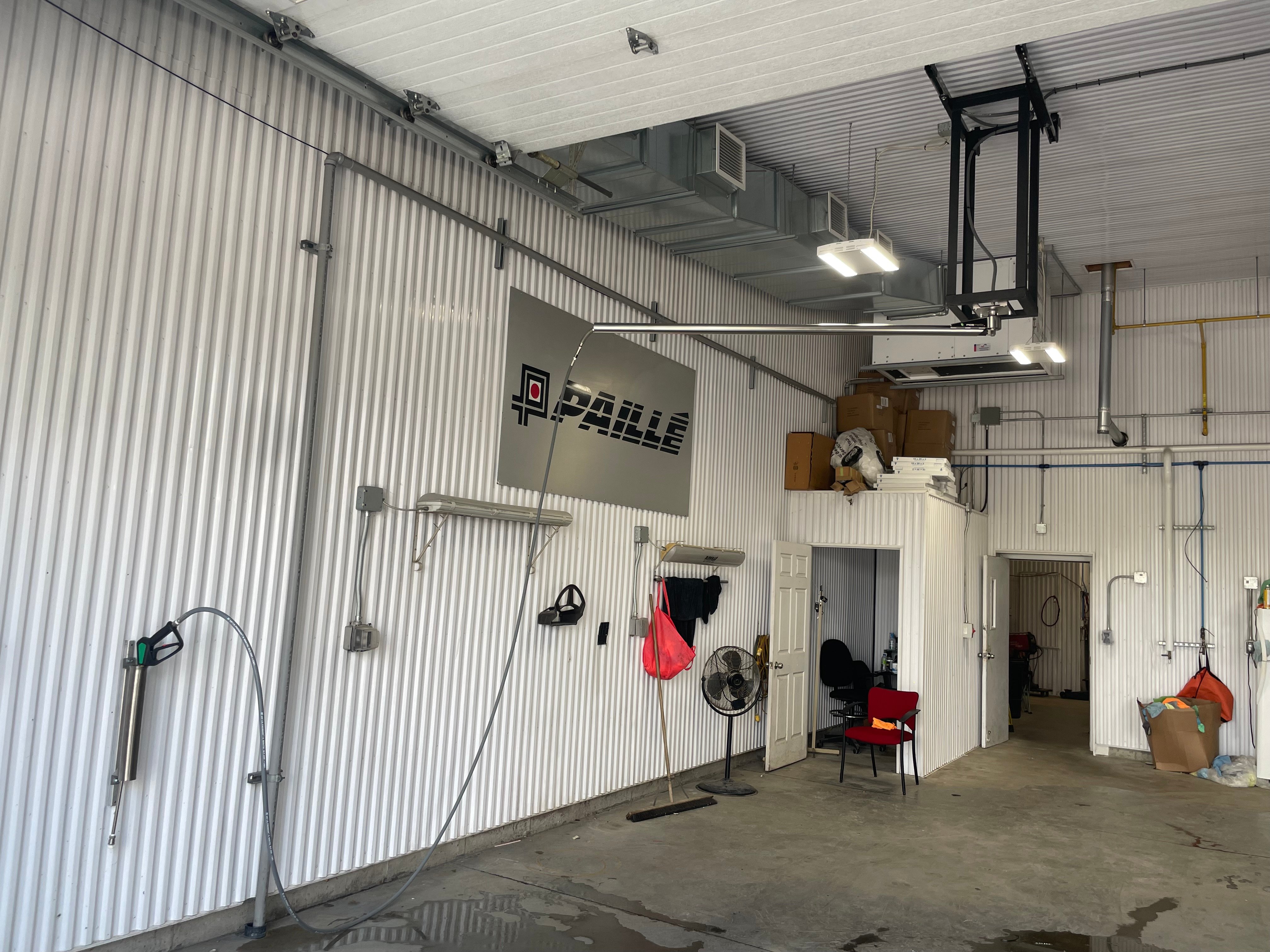 Perche-lavage-plafond-garage-Paille-Chrysler-Dodge-Jeep-Ram