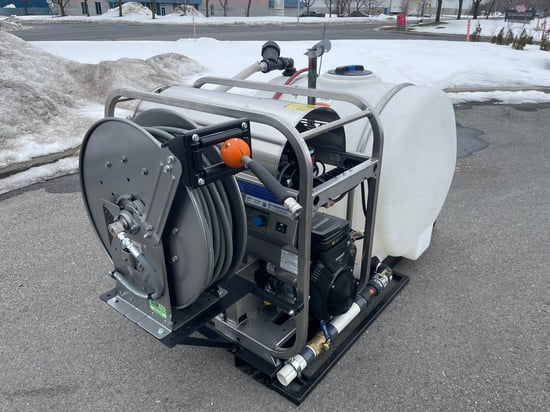 Plateforme-lavage-industrielle-Ville-Municipalite-Laveuse-eau-chaude-devidoir-Hannay-reels