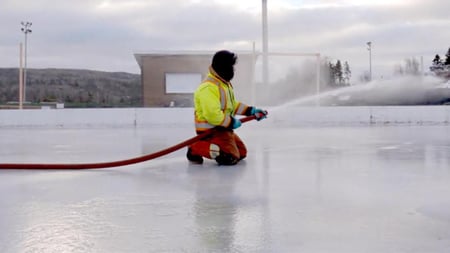 arrosage-patinoire-exterieure-hiver